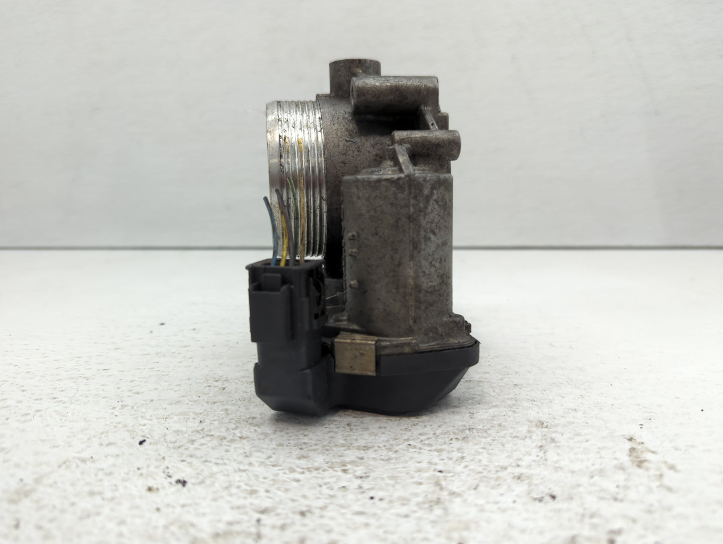 2010-2016 Bmw 550i Throttle Body P/N:1354 7555944-03 1354 7555944-05 Fits OEM Used Auto Parts - Oemusedautoparts1.com