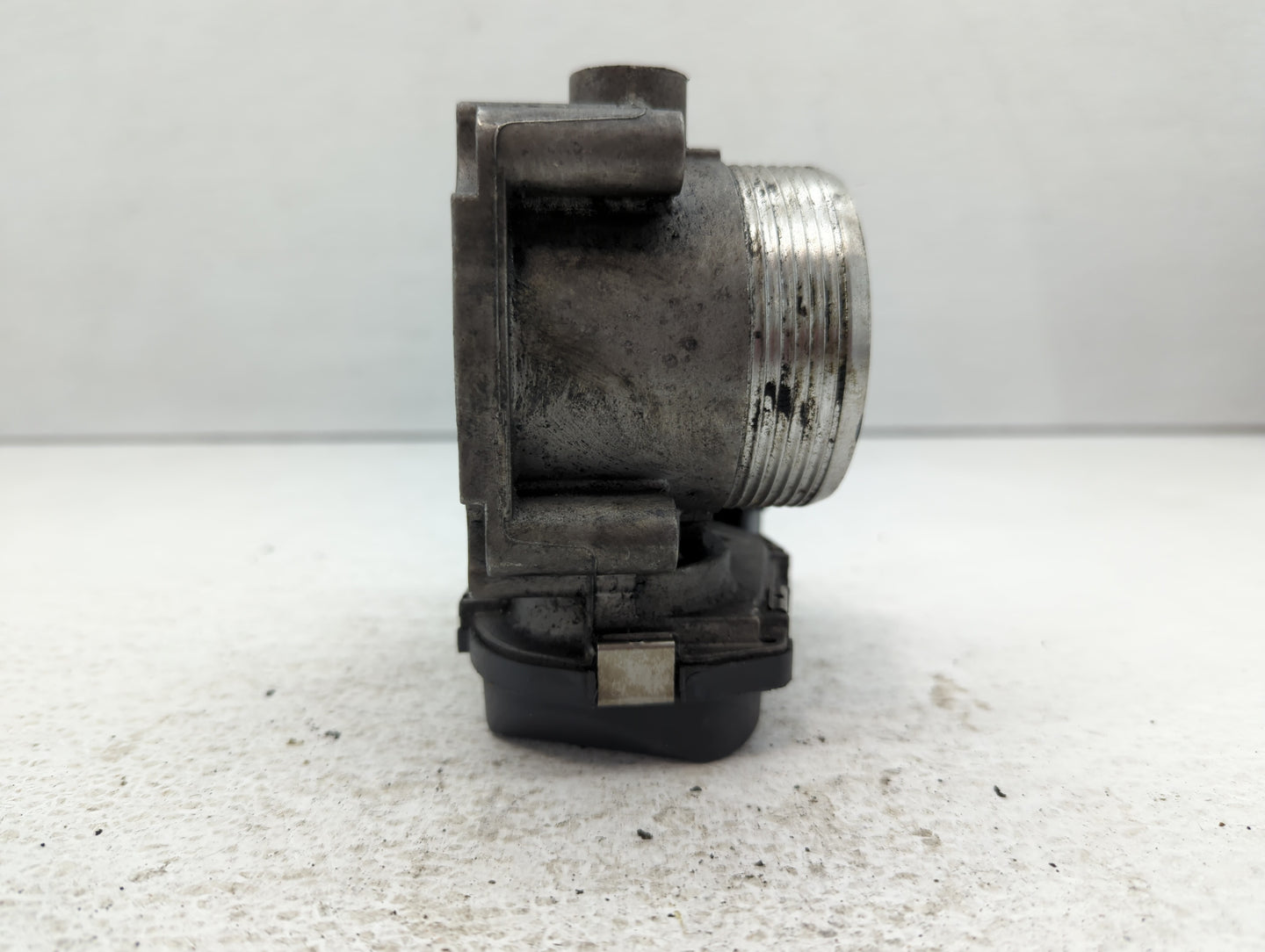 2010-2016 Bmw 550i Throttle Body P/N:1354 7555944-03 1354 7555944-05 Fits OEM Used Auto Parts - Oemusedautoparts1.com