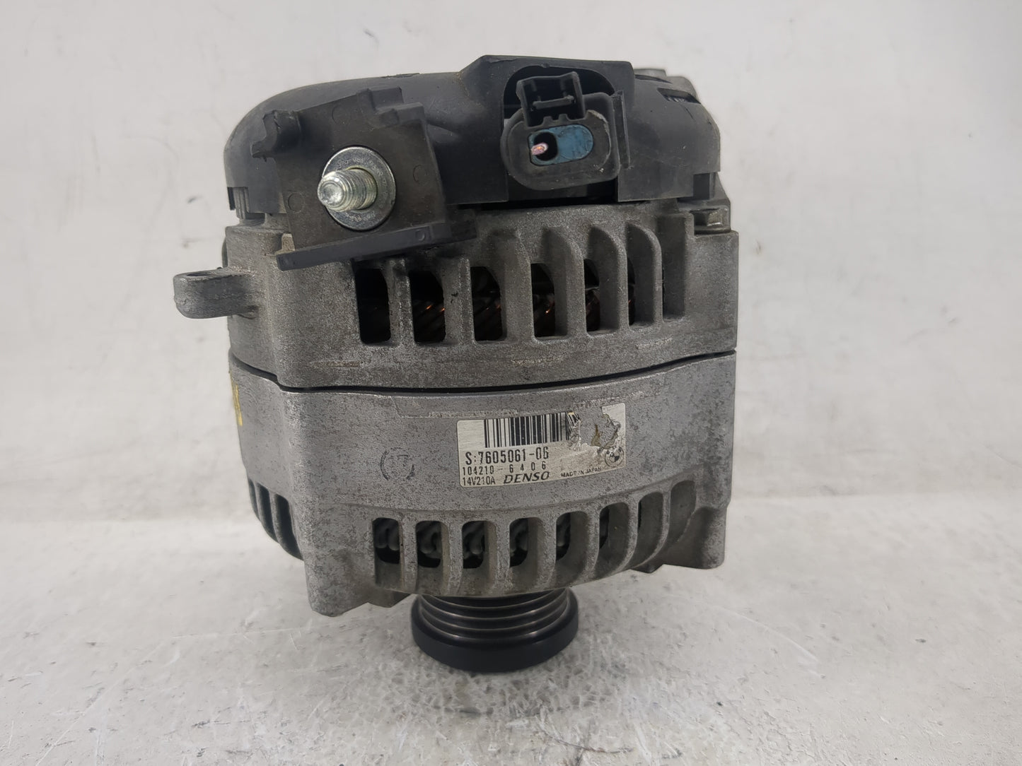 2013-2017 Bmw X3 Alternator Replacement Generator Charging Assembly Engine OEM P/N:104210-6406 7605061-06 Fits OEM Used Auto