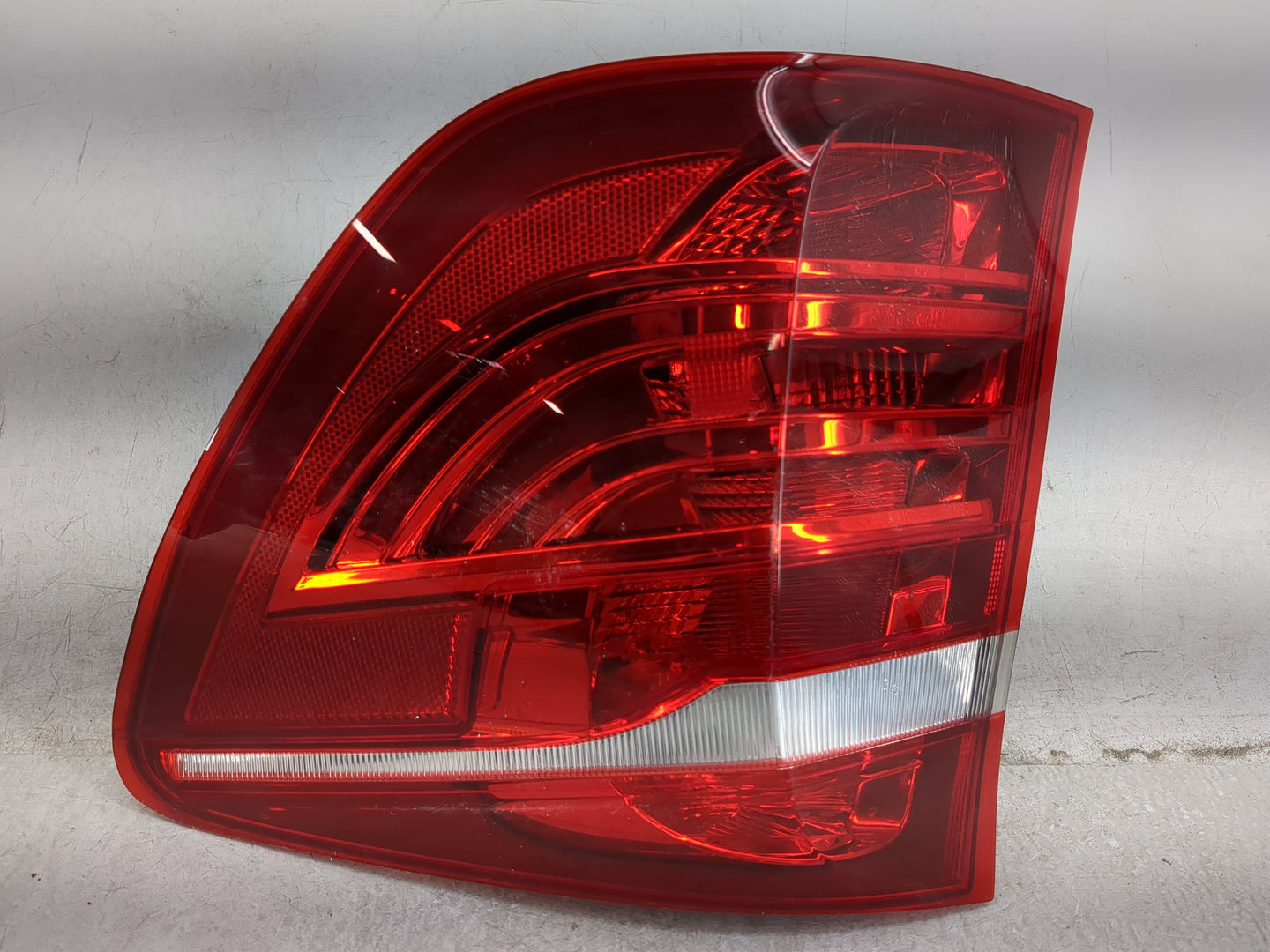 2011-2017 Bmw X3 Tail Light Assembly Passenger Right OEM P/N:470081 Fits Fits 2011 2012 2013 2014 2015 2016 2017 OEM Used Au