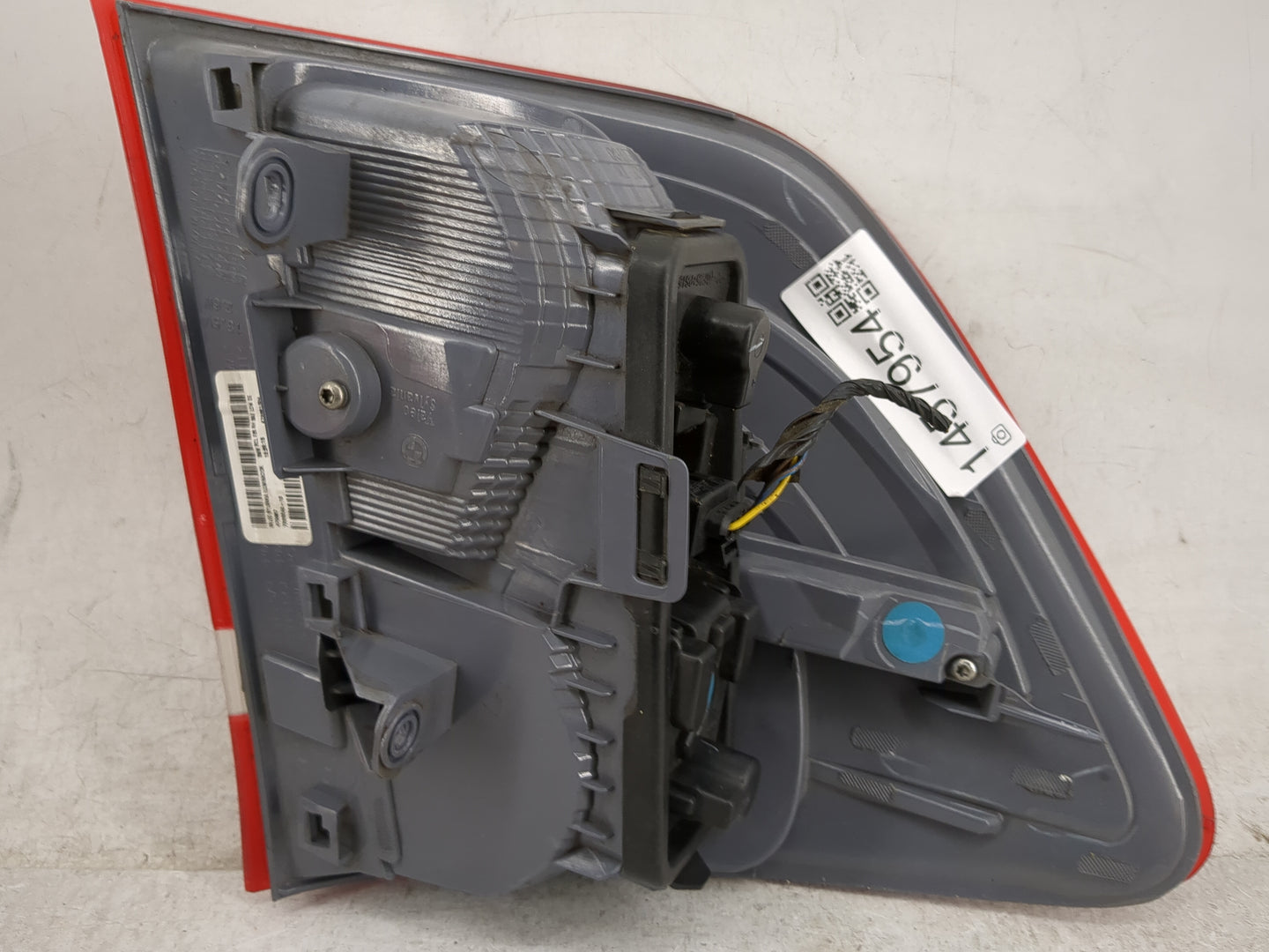 2011-2017 Bmw X3 Tail Light Assembly Passenger Right OEM P/N:470081 Fits Fits 2011 2012 2013 2014 2015 2016 2017 OEM Used Au