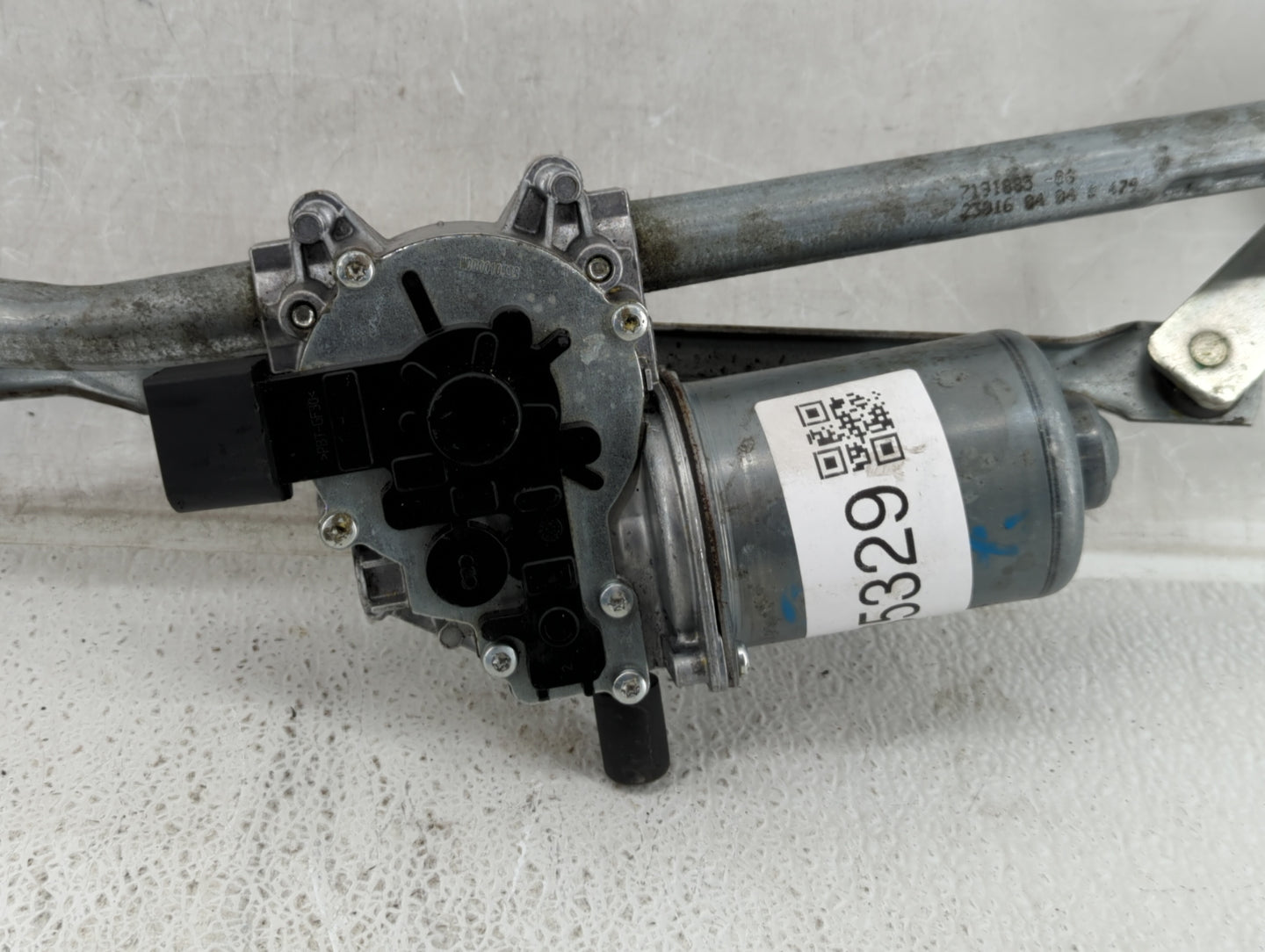 2016 Bmw Z4 Front Windshield Wiper Motor P/N:W09861 Fits OEM Used Auto Parts - Oemusedautoparts1.com