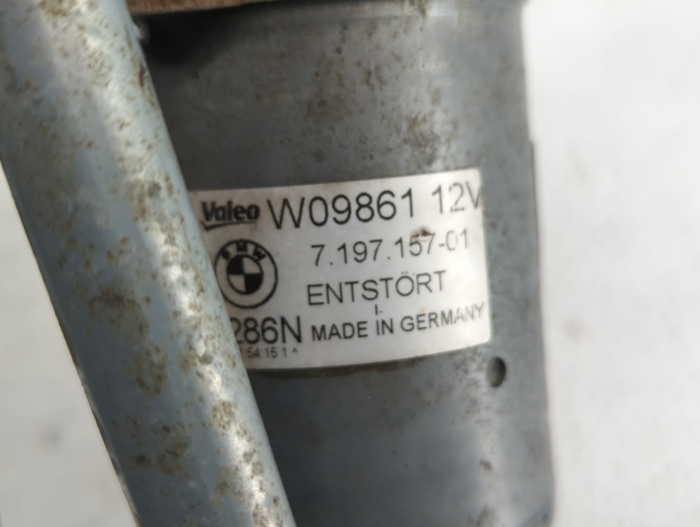 2016 Bmw Z4 Front Windshield Wiper Motor P/N:W09861 Fits OEM Used Auto Parts - Oemusedautoparts1.com