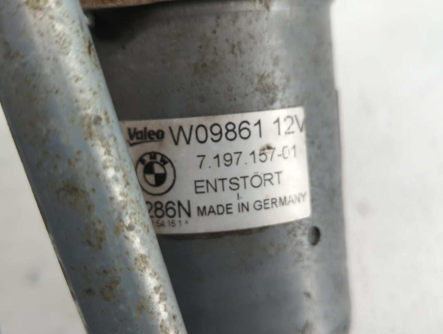 2016 Bmw Z4 Front Windshield Wiper Motor P/N:W09861 Fits OEM Used Auto Parts - Oemusedautoparts1.com