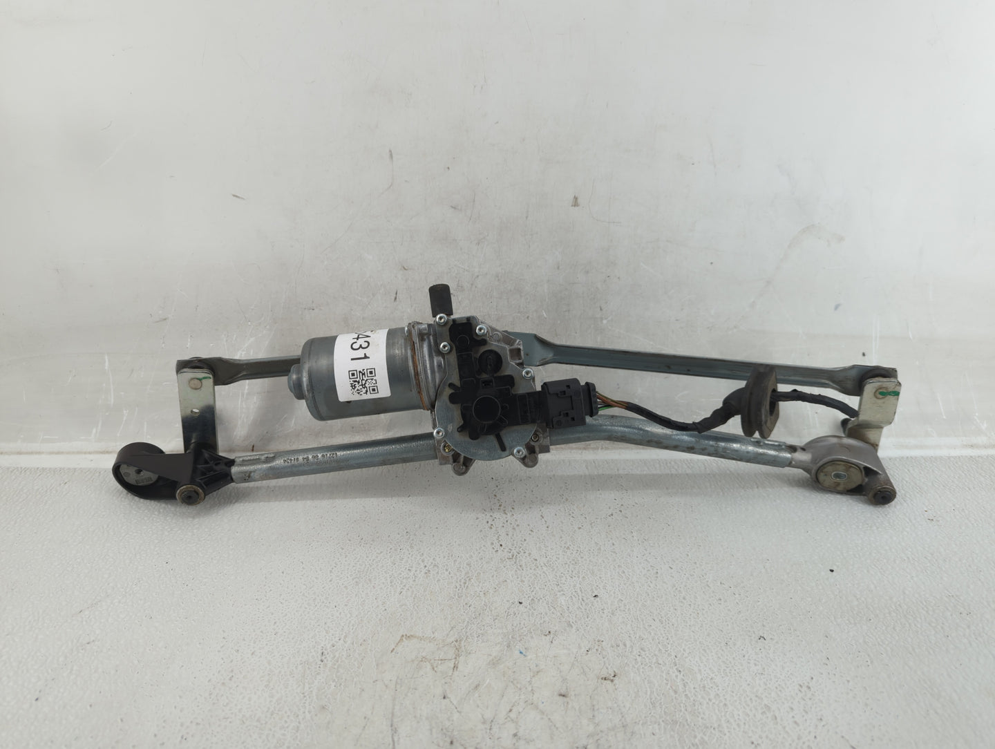2016 Bmw Z4 Front Windshield Wiper Motor P/N:W09861 Fits OEM Used Auto Parts - Oemusedautoparts1.com