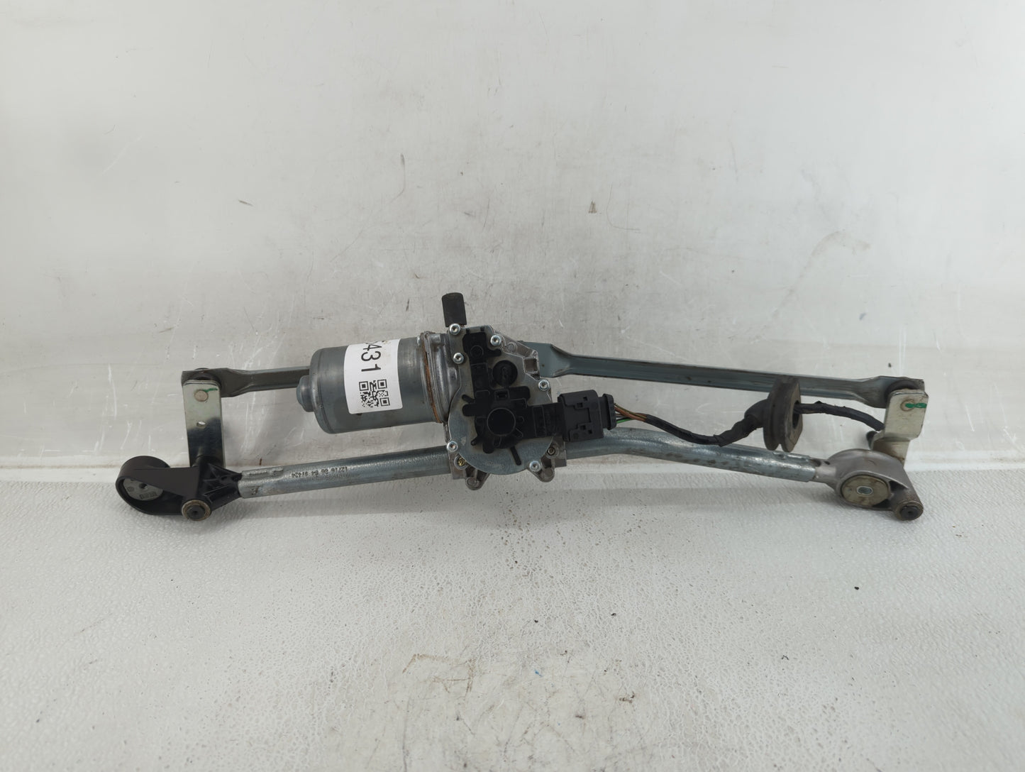 2016 Bmw Z4 Front Windshield Wiper Motor P/N:W09861 Fits OEM Used Auto Parts - Oemusedautoparts1.com