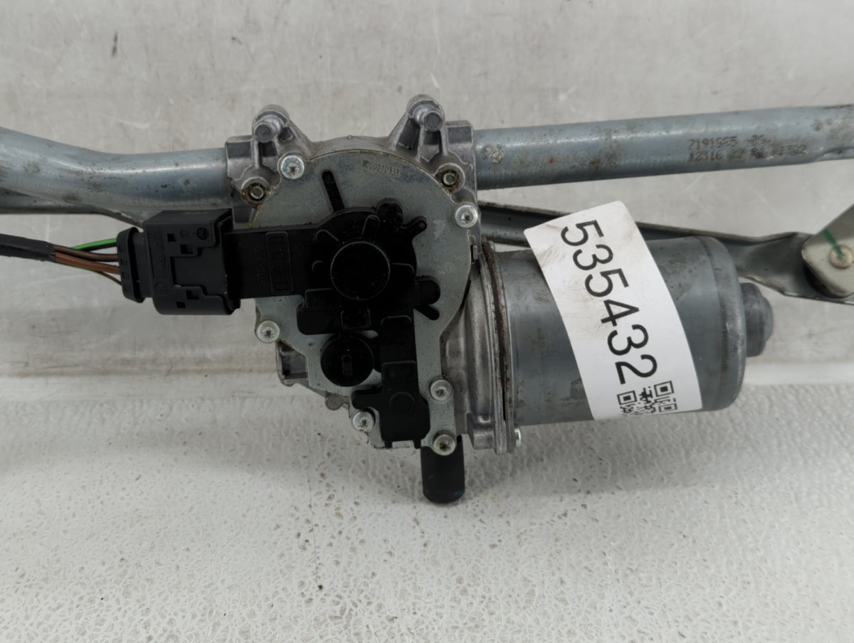 2016 Bmw Z4 Front Windshield Wiper Motor P/N:W09861 Fits OEM Used Auto Parts - Oemusedautoparts1.com
