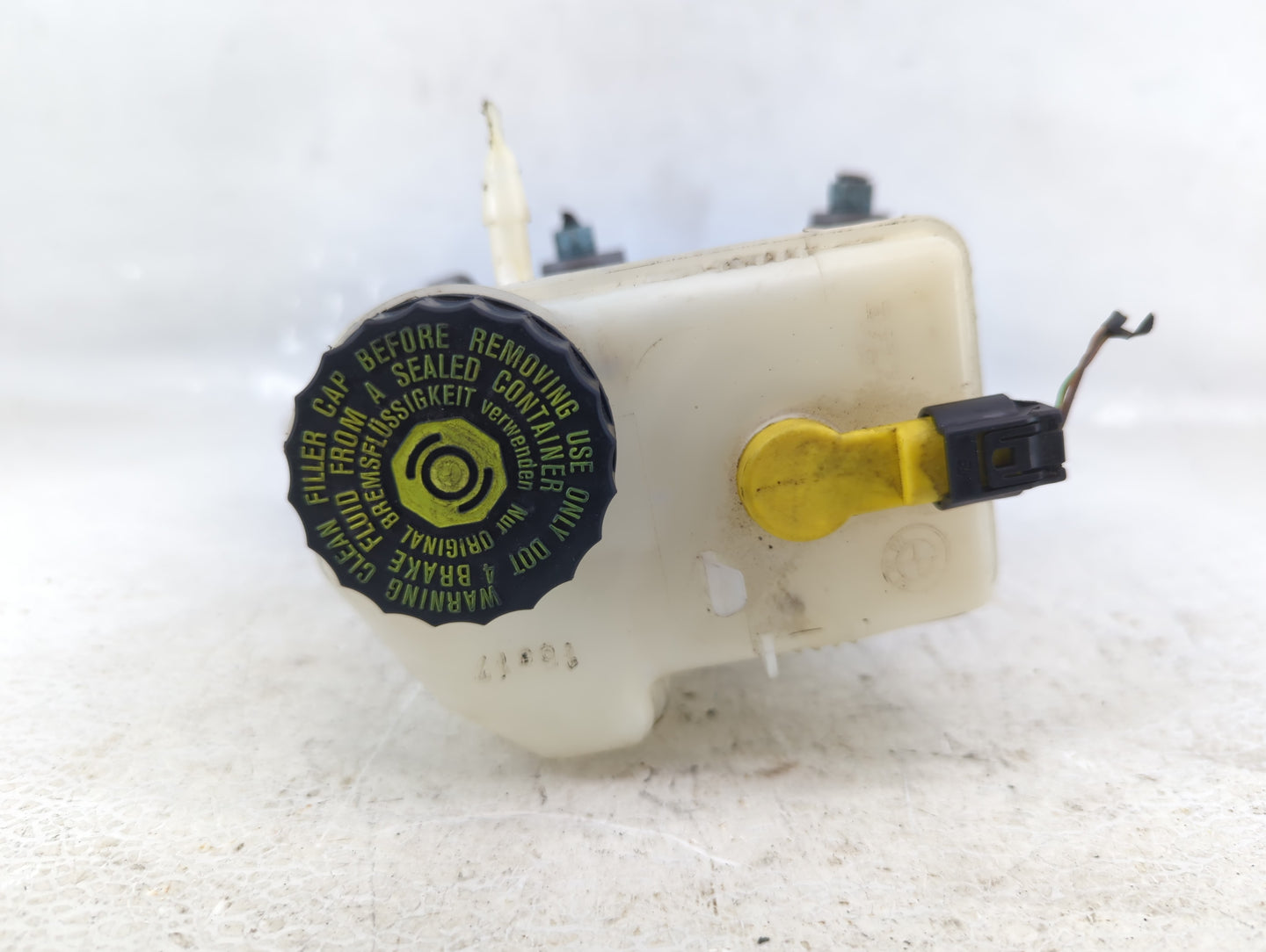 2009-2016 Bmw Z4 Brake Master Cylinder - Oemusedautoparts1.com
