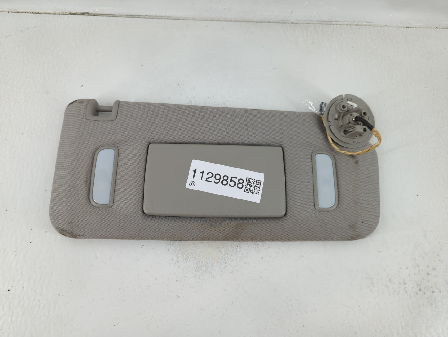2008-2017 Buick Enclave Sun Visor Shade Replacement Passenger Right Mirror Fits OEM Used Auto Parts - Oemusedautoparts1.com
