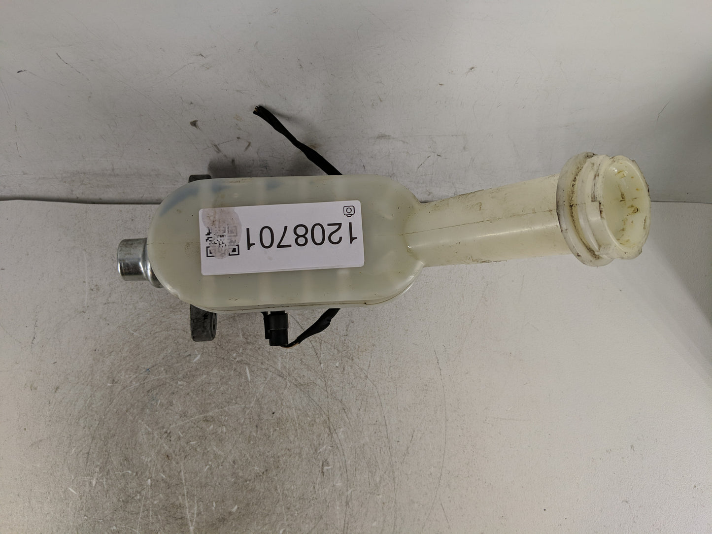 2009-2017 Buick Enclave Brake Master Cylinder - Oemusedautoparts1.com