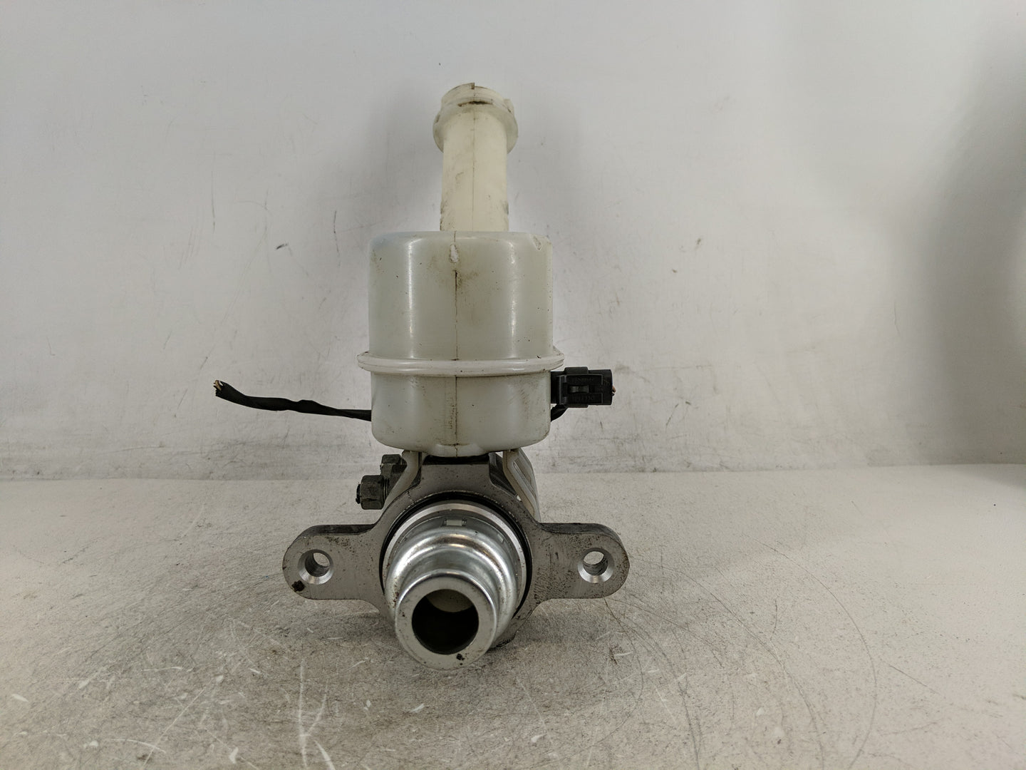 2009-2017 Buick Enclave Brake Master Cylinder - Oemusedautoparts1.com