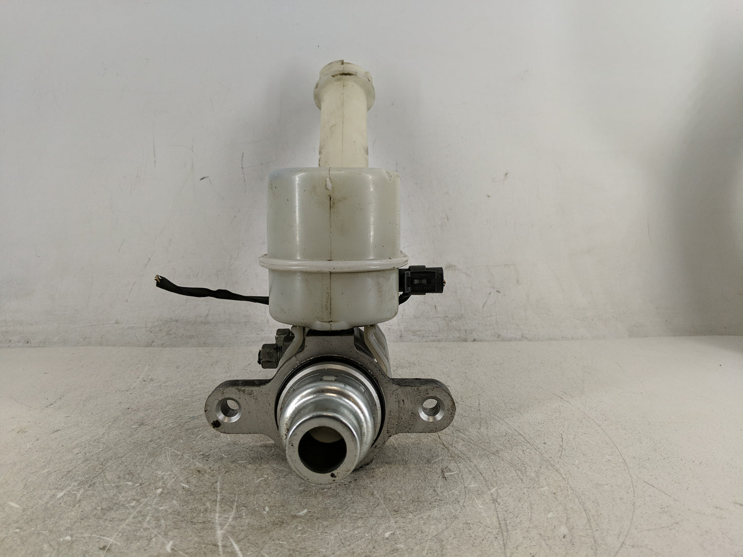 2009-2017 Buick Enclave Brake Master Cylinder - Oemusedautoparts1.com