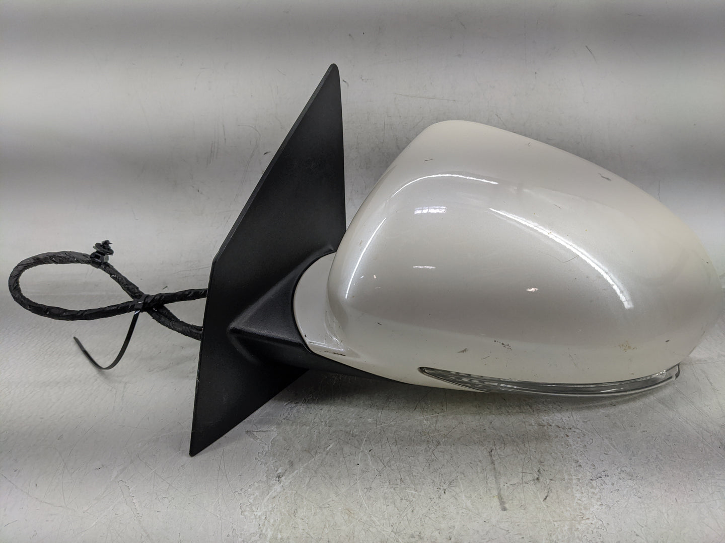 2013-2017 Buick Enclave Driver Side View Mirror - Left Door Mirror OEM Used - Oemusedautoparts1.com