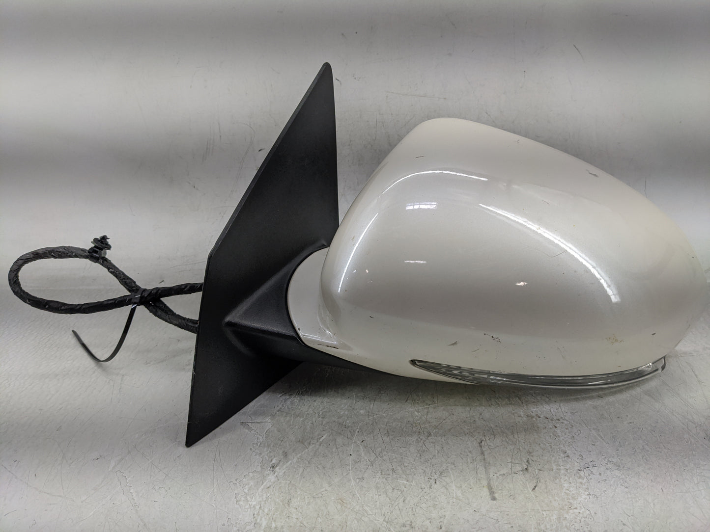 2013-2017 Buick Enclave Driver Side View Mirror - Left Door Mirror OEM Used - Oemusedautoparts1.com