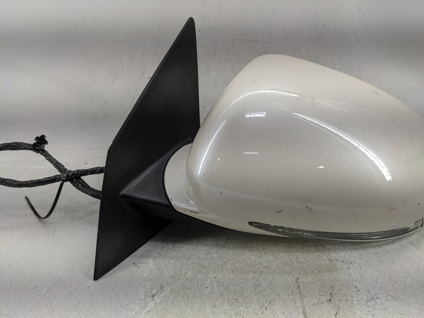 2013-2017 Buick Enclave Driver Side View Mirror - Left Door Mirror OEM Used - Oemusedautoparts1.com