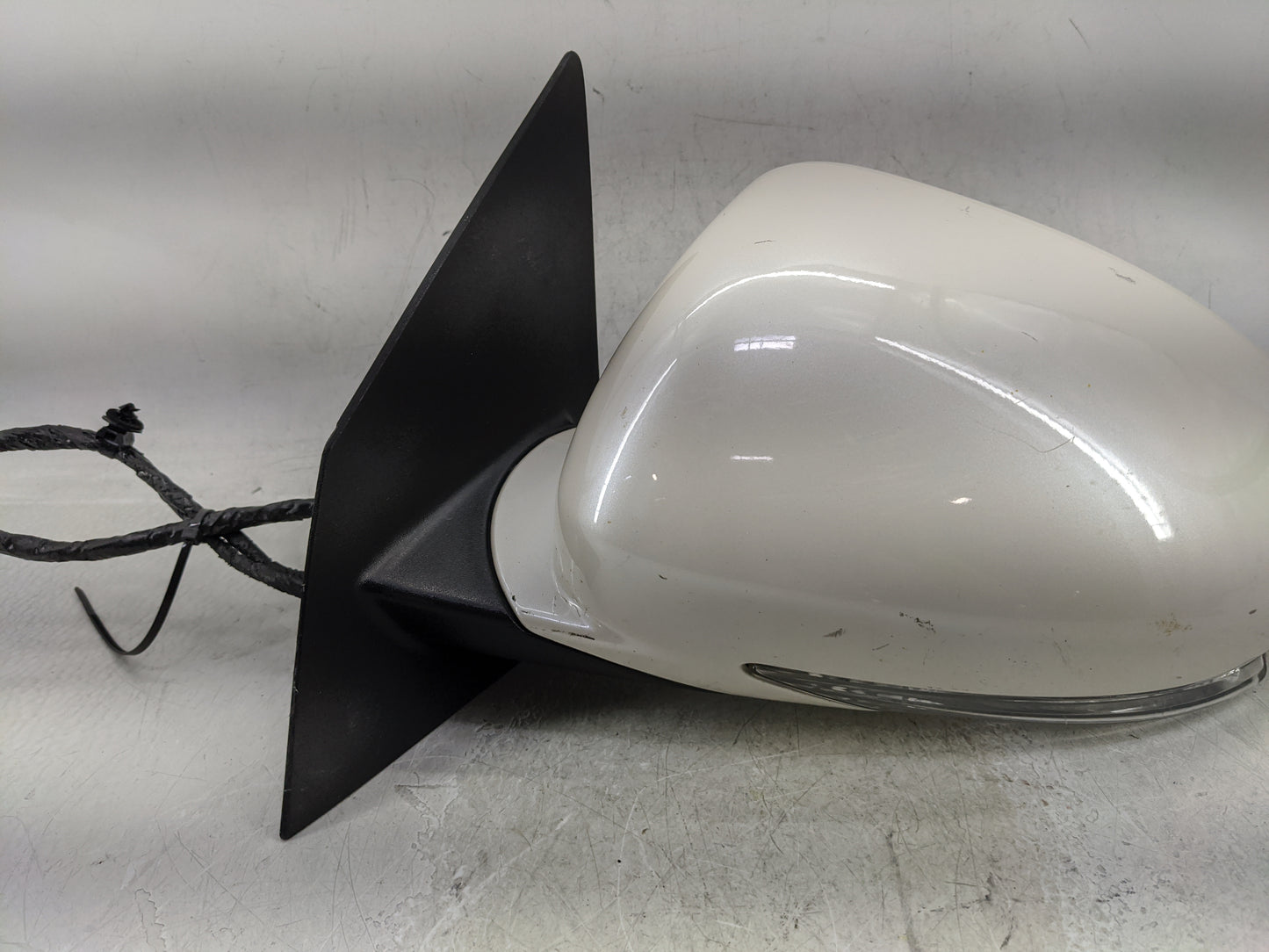2013-2017 Buick Enclave Driver Side View Mirror - Left Door Mirror OEM Used - Oemusedautoparts1.com