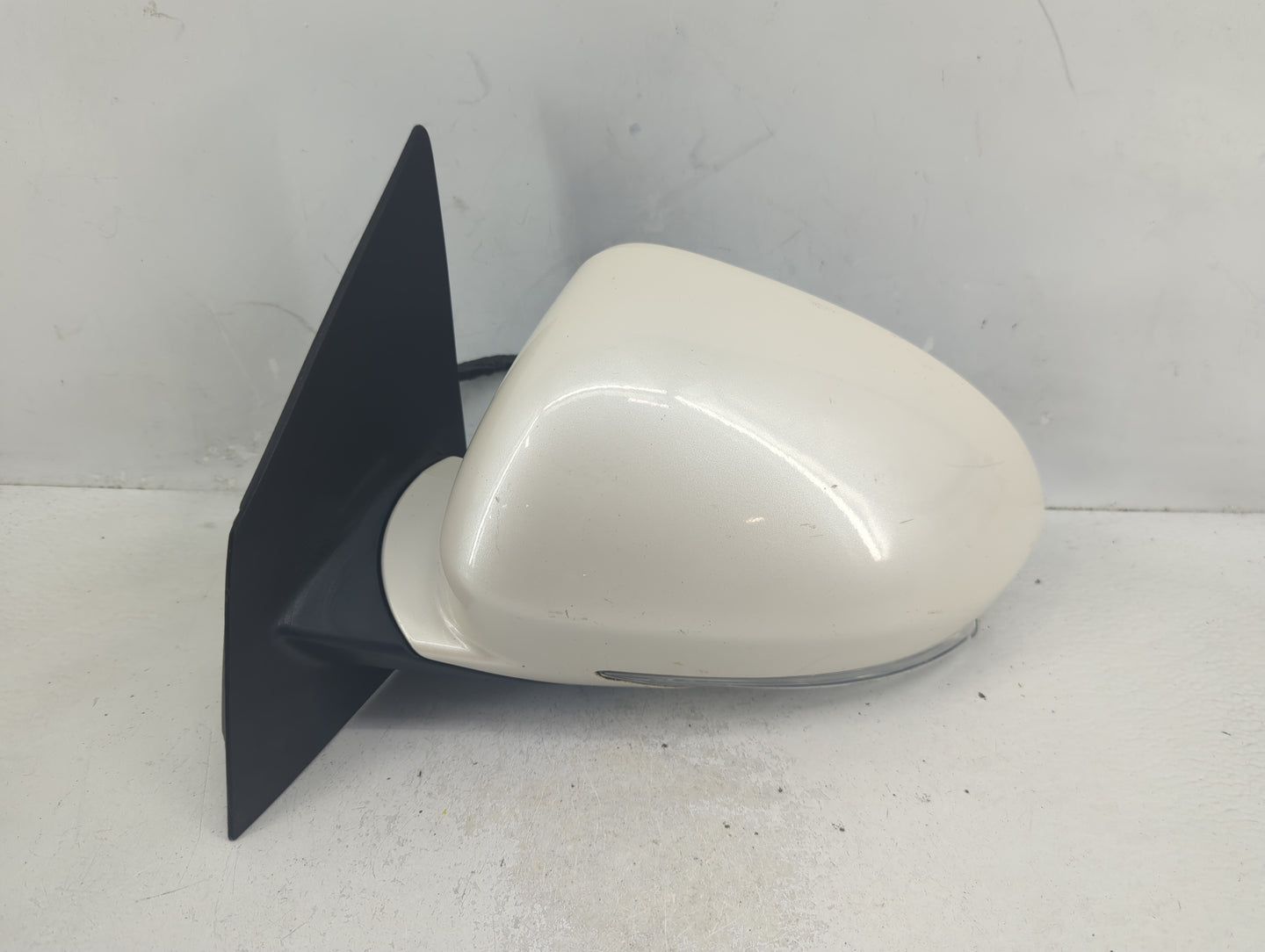 2013-2017 Buick Enclave Driver Side View Mirror - Left Door Mirror OEM Used - Oemusedautoparts1.com