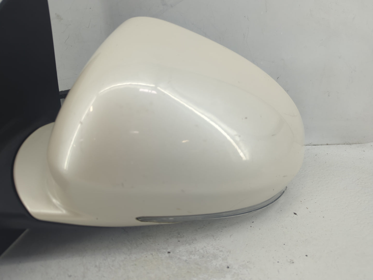 2013-2017 Buick Enclave Driver Side View Mirror - Left Door Mirror OEM Used - Oemusedautoparts1.com