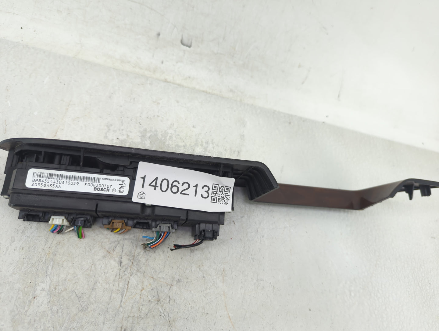 2010-2017 Buick Enclave Master Power Window Switch Replacement Driver Side Left P/N:20958435AA Fits OEM Used Auto Parts - Oe