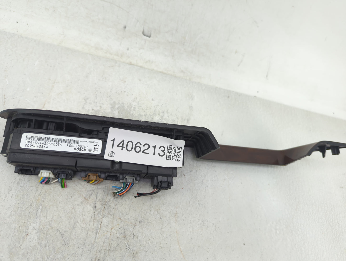 2010-2017 Buick Enclave Master Power Window Switch Replacement Driver Side Left P/N:20958435AA Fits OEM Used Auto Parts - Oe