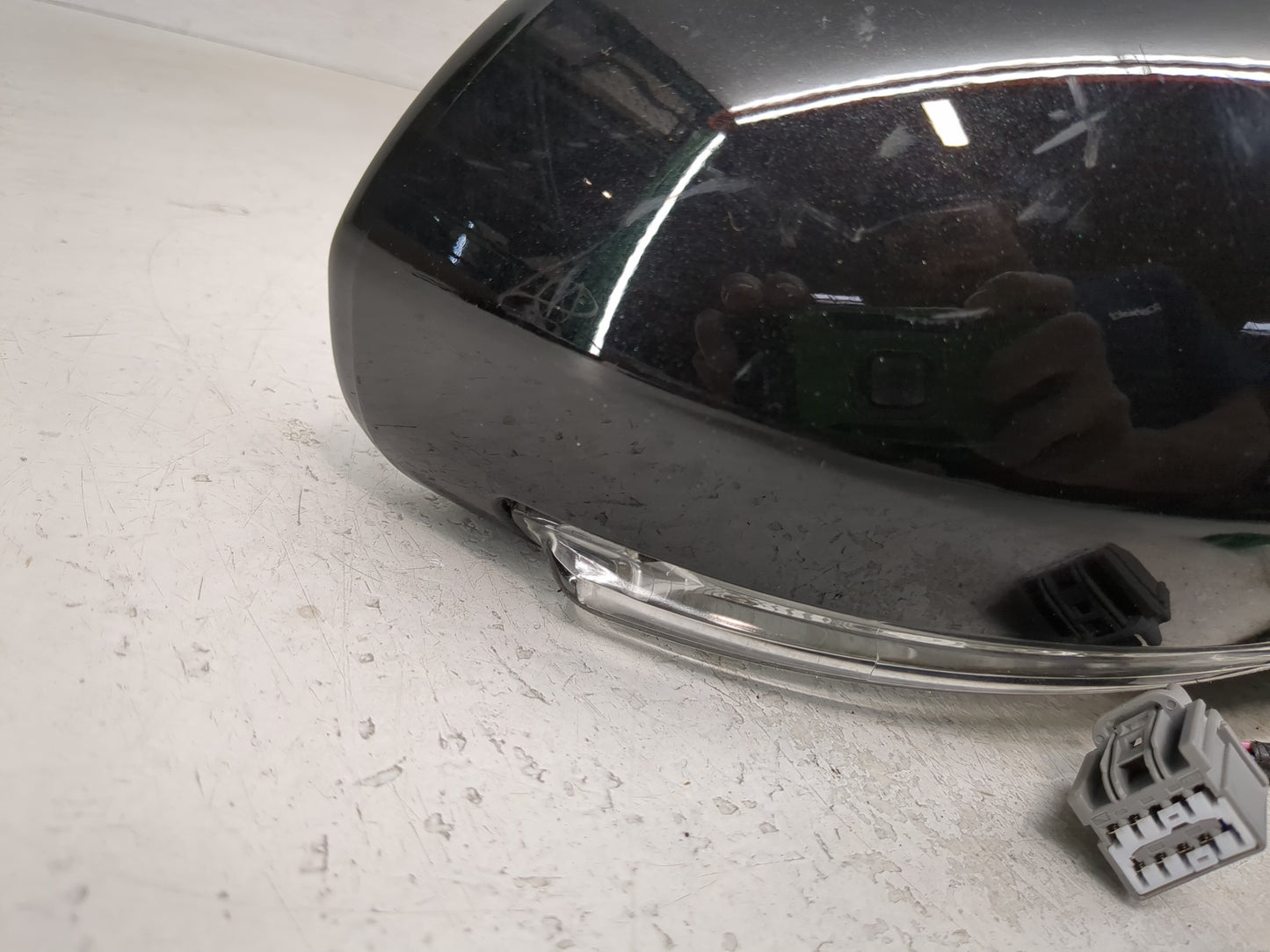 2013-2017 Buick Enclave Passenger Side View Mirror - Right Door Mirror OEM Used - Oemusedautoparts1.com