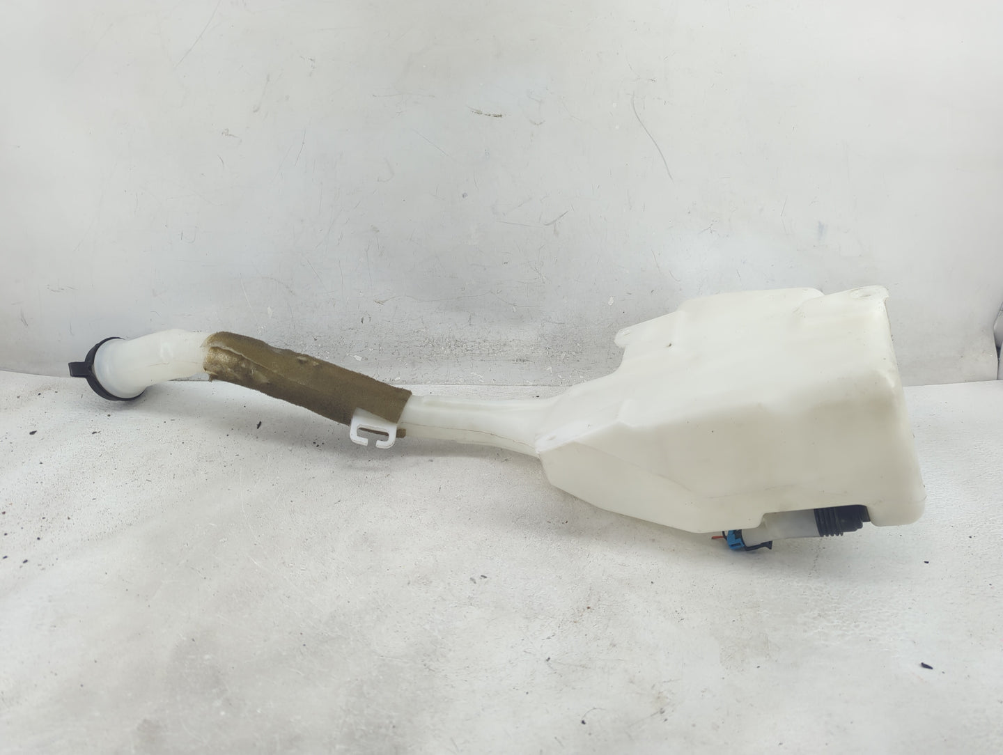 2010-2017 Buick Enclave Windshield Washer Fluid Reservoir Bottle Oem - Oemusedautoparts1.com