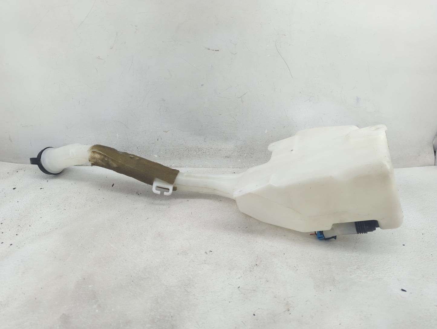 2010-2017 Buick Enclave Windshield Washer Fluid Reservoir Bottle Oem - Oemusedautoparts1.com