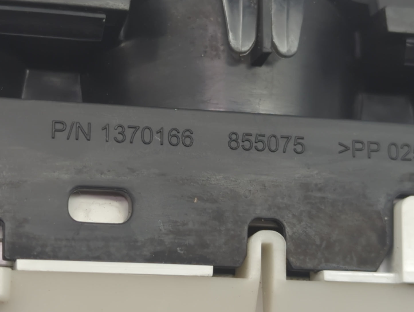 2014-2017 Buick Enclave Instrument Cluster Speedometer Gauges P/N:1370166 Fits Fits 2014 2015 2016 2017 OEM Used Auto Parts 