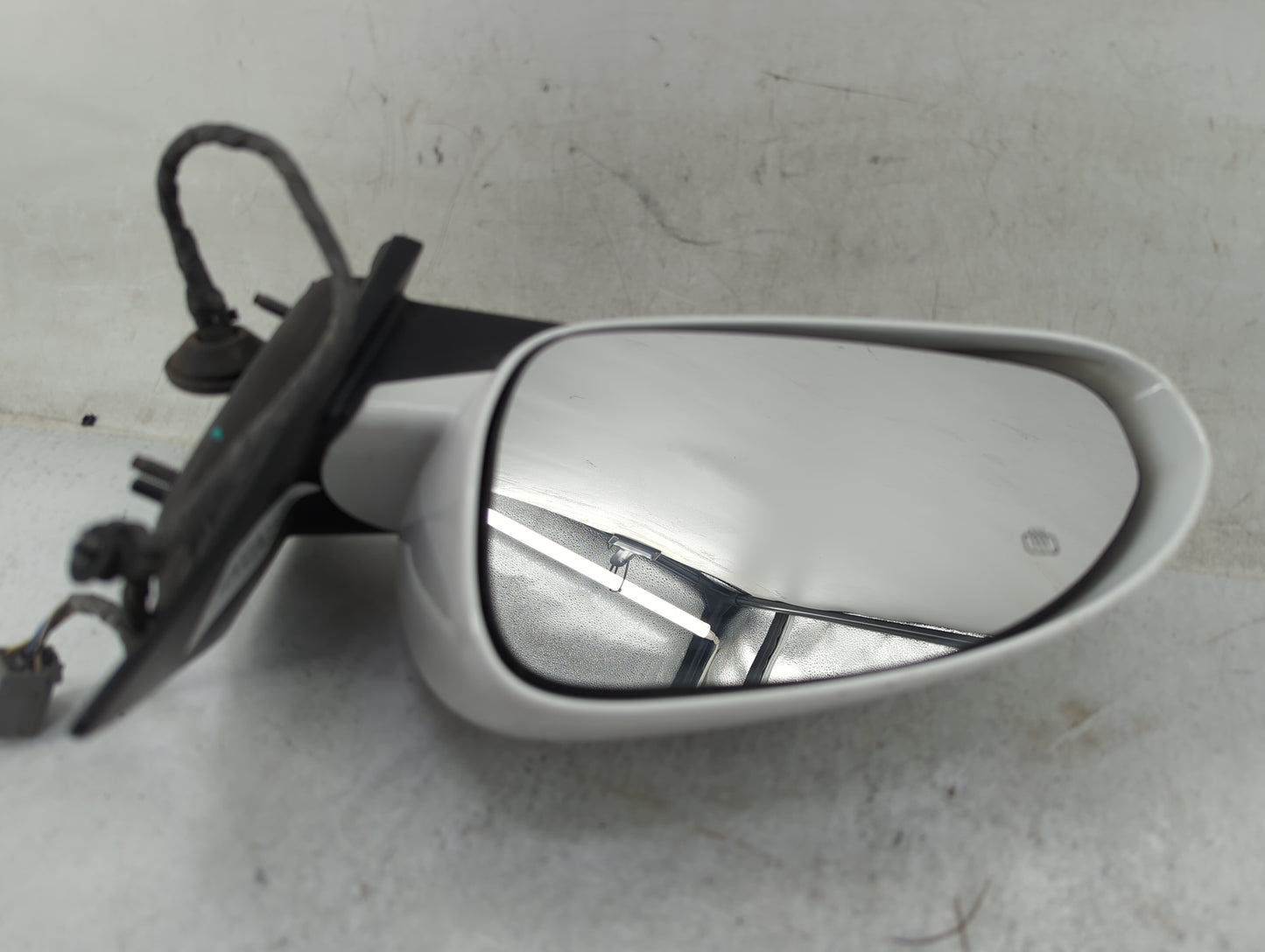 2008-2017 Buick Enclave Driver Side View Mirror - Left Door Mirror OEM Used - Oemusedautoparts1.com