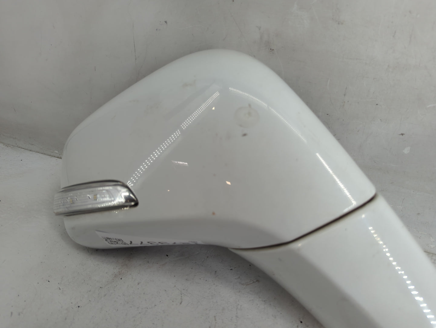 2016 Buick Encore Side Mirror Replacement Passenger Right View Door Mirror P/N:42402B9 E9026673 Fits OEM Used Auto Parts - O