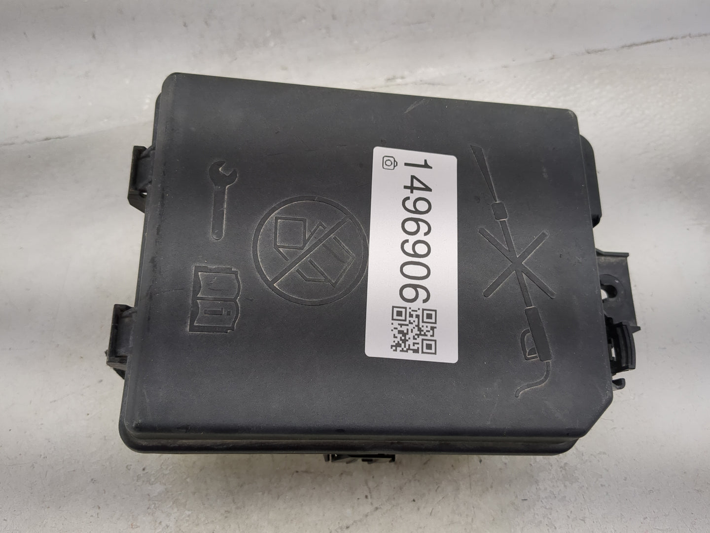 2015-2016 Buick Encore Fusebox Fuse Box Panel Relay Module P/N:95131337 Fits Fits 2015 2016 OEM Used Auto Parts - Oemusedaut