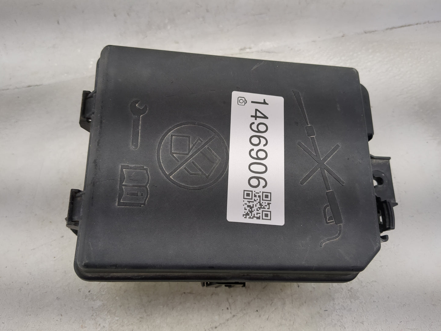 2015-2016 Buick Encore Fusebox Fuse Box Panel Relay Module P/N:95131337 Fits Fits 2015 2016 OEM Used Auto Parts - Oemusedaut
