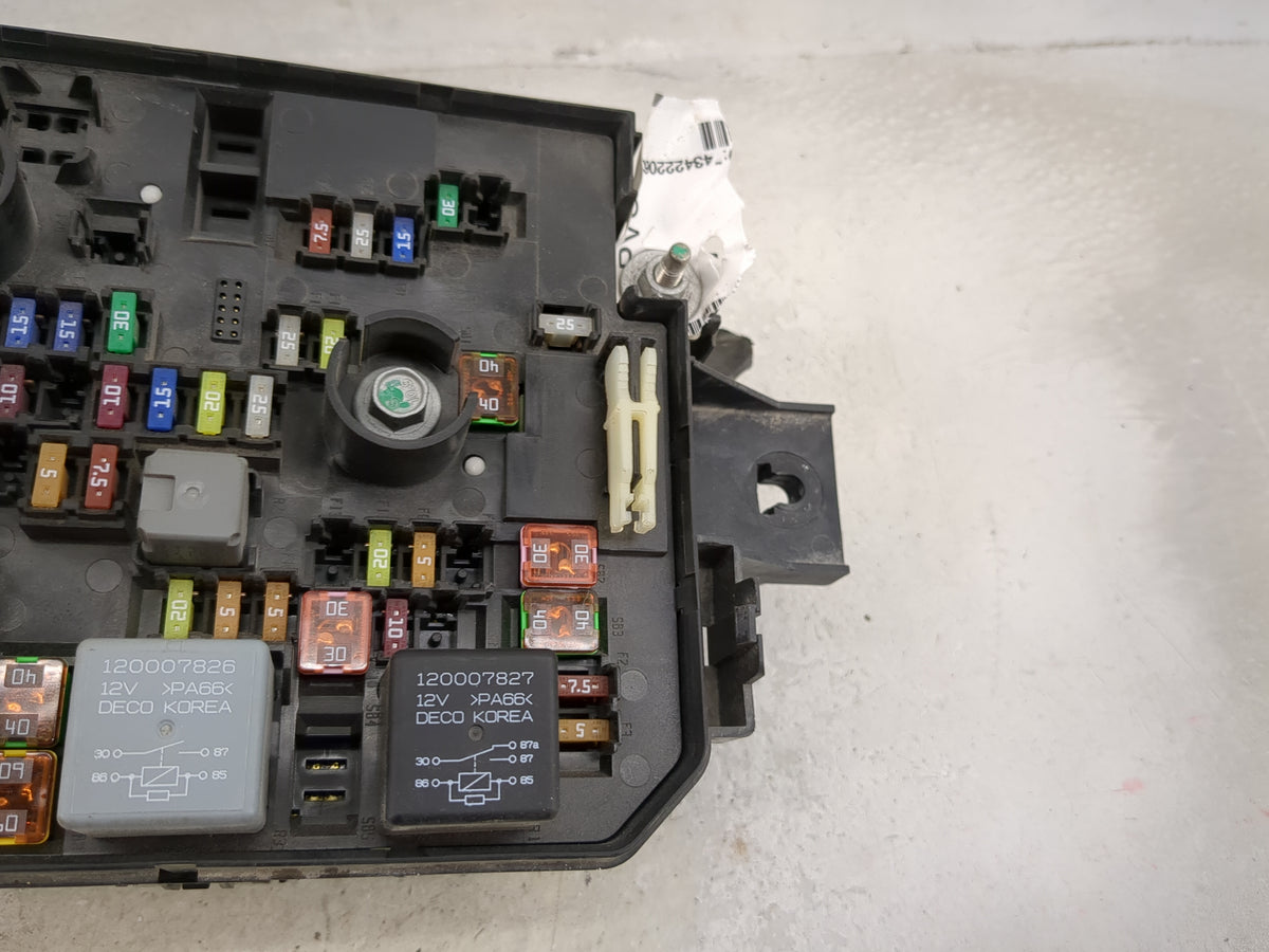 2015-2016 Buick Encore Fusebox Fuse Box Panel Relay Module P/N:95131337 Fits Fits 2015 2016 OEM Used Auto Parts - Oemusedaut