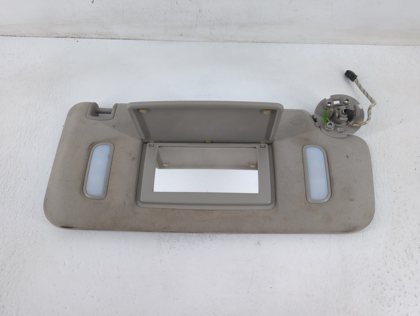 2016 Buick Encore Sun Visor Shade Replacement Passenger Right Mirror Fits OEM Used Auto Parts - Oemusedautoparts1.com