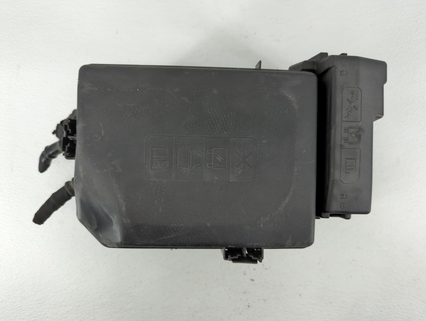 2016-2020 Buick Envision Fusebox Fuse Box Panel Relay Module P/N:84423753 Fits Fits 2016 2017 2018 2019 2020 OEM Used Auto P