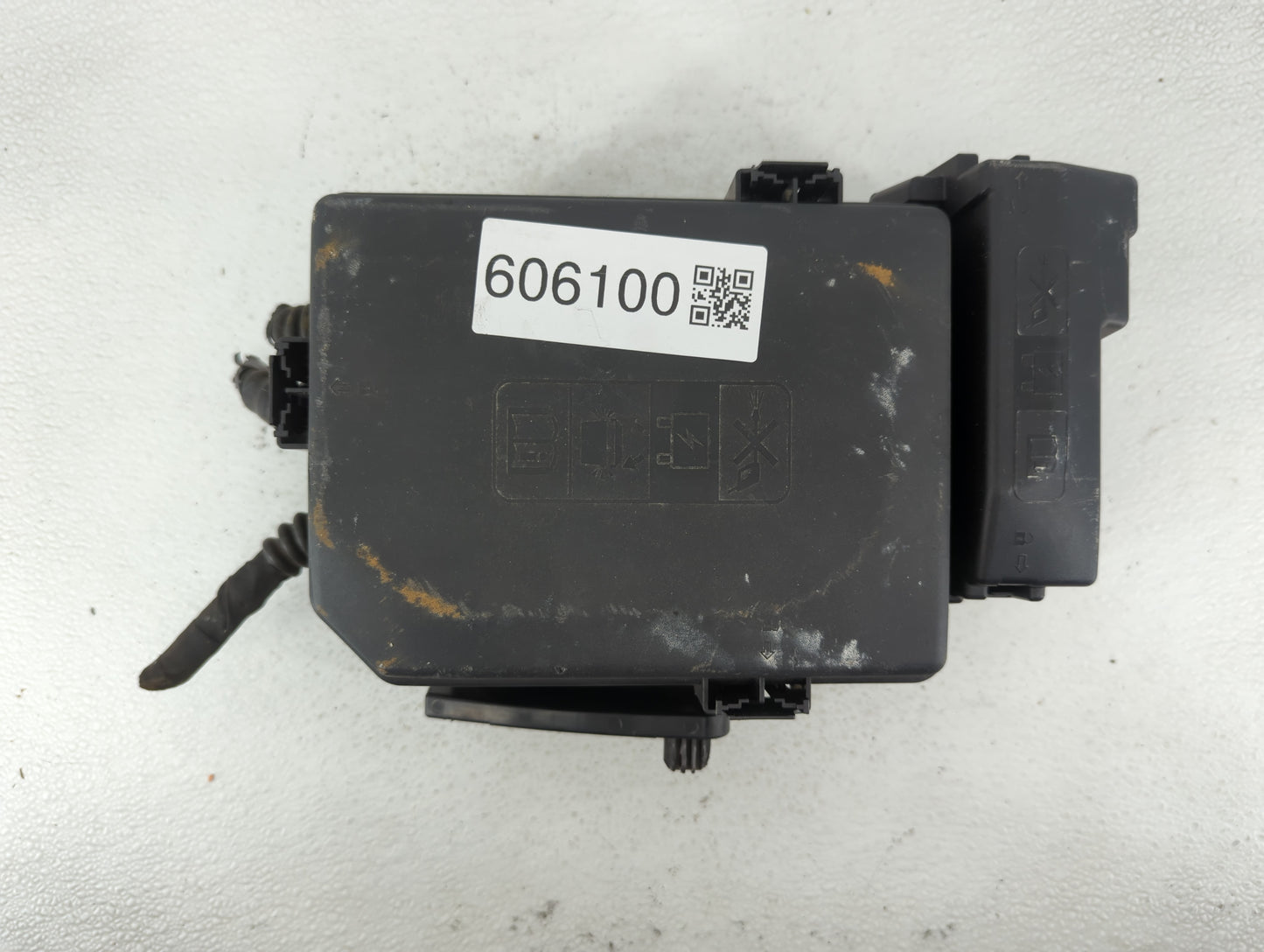 2016 Buick Envision Fusebox Fuse Box Panel Relay Module P/N:23505626 Fits OEM Used Auto Parts - Oemusedautoparts1.com