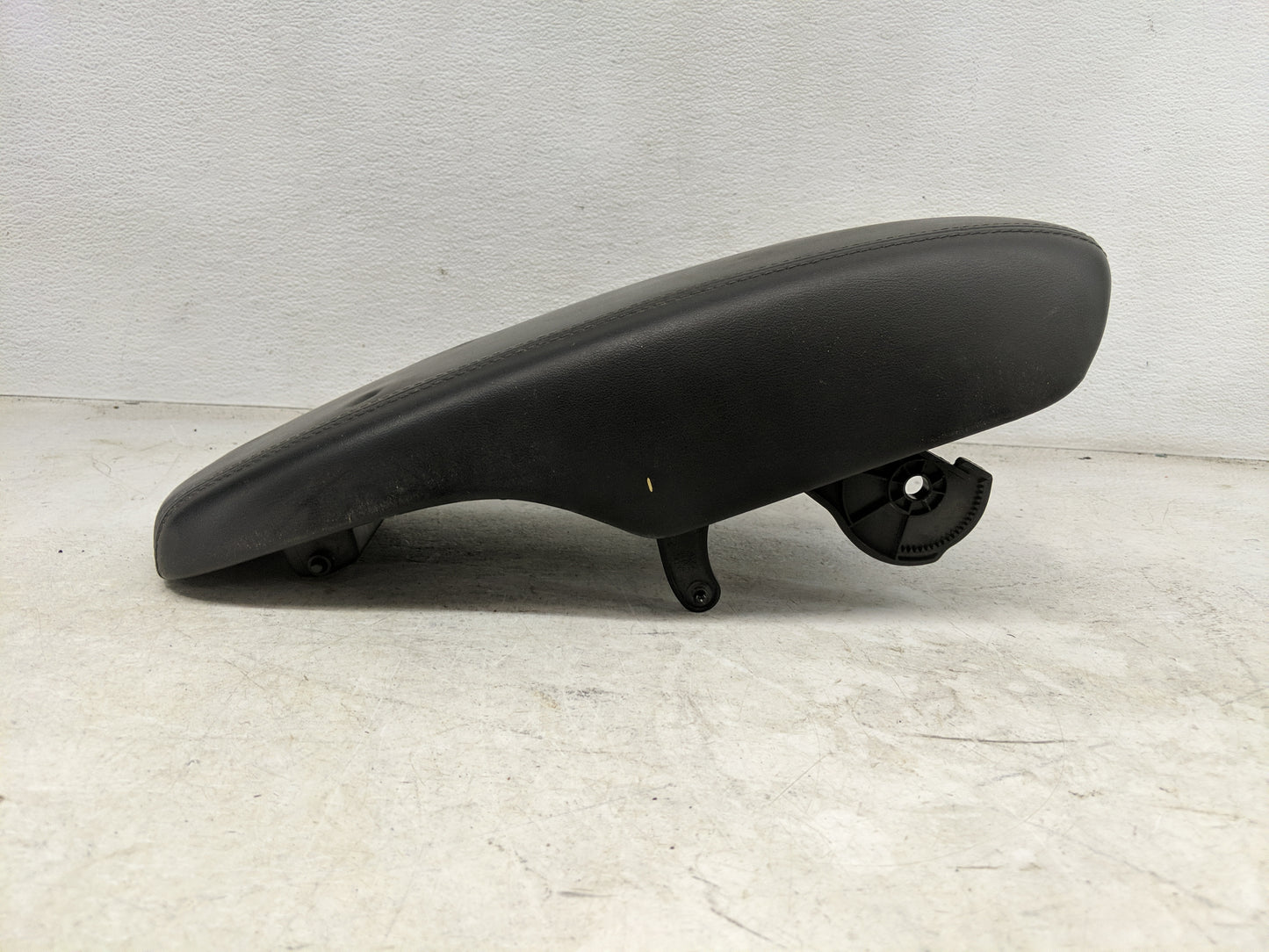 2016 Buick Lacrosse Center Console Armrest Cover Lid Fits OEM Used Auto Parts - Oemusedautoparts1.com