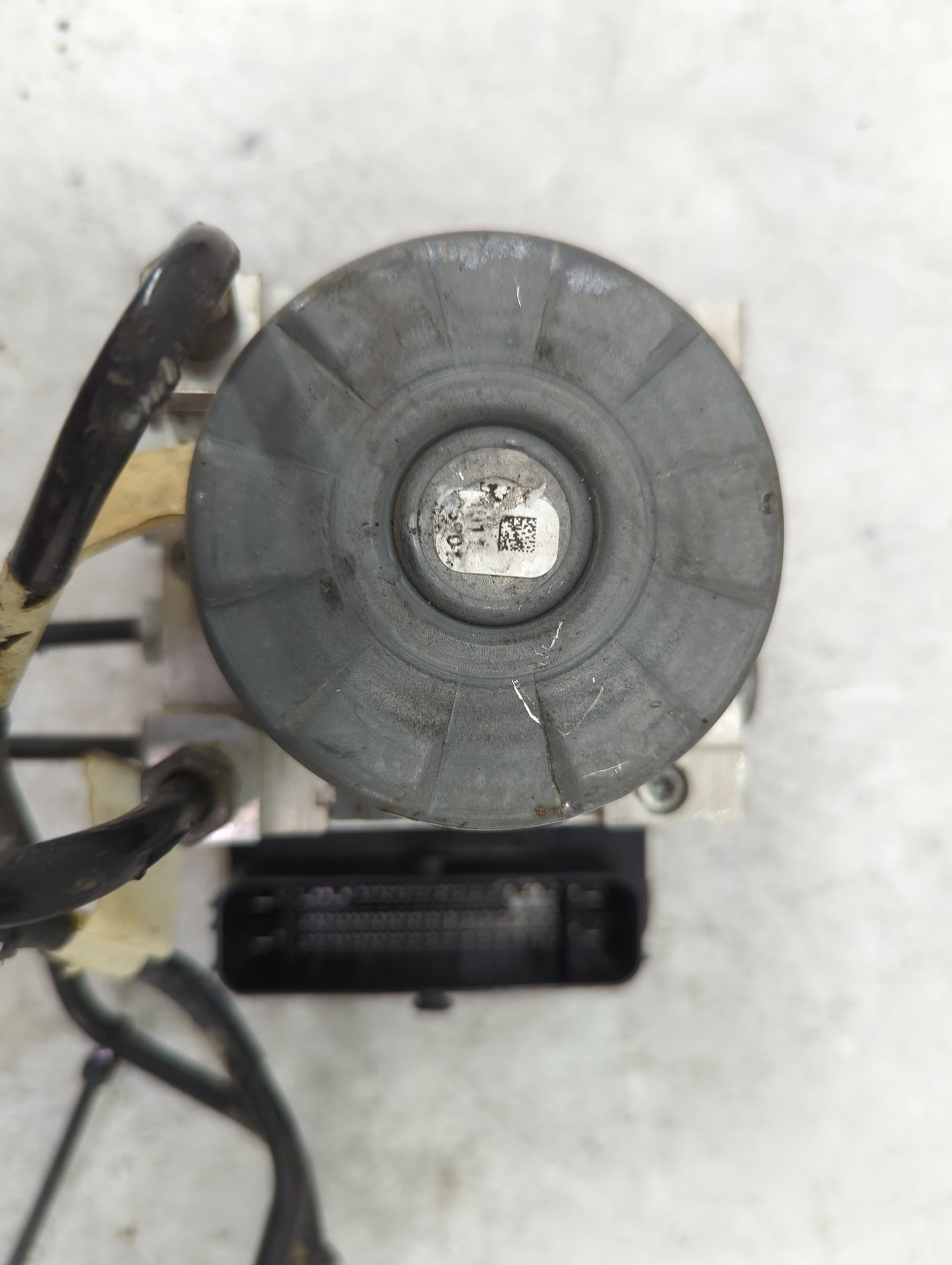 2016 Buick Lacrosse ABS Pump Control Module Replacement P/N:84825144 Fits Fits 2017 OEM Used Auto Parts - Oemusedautoparts1.