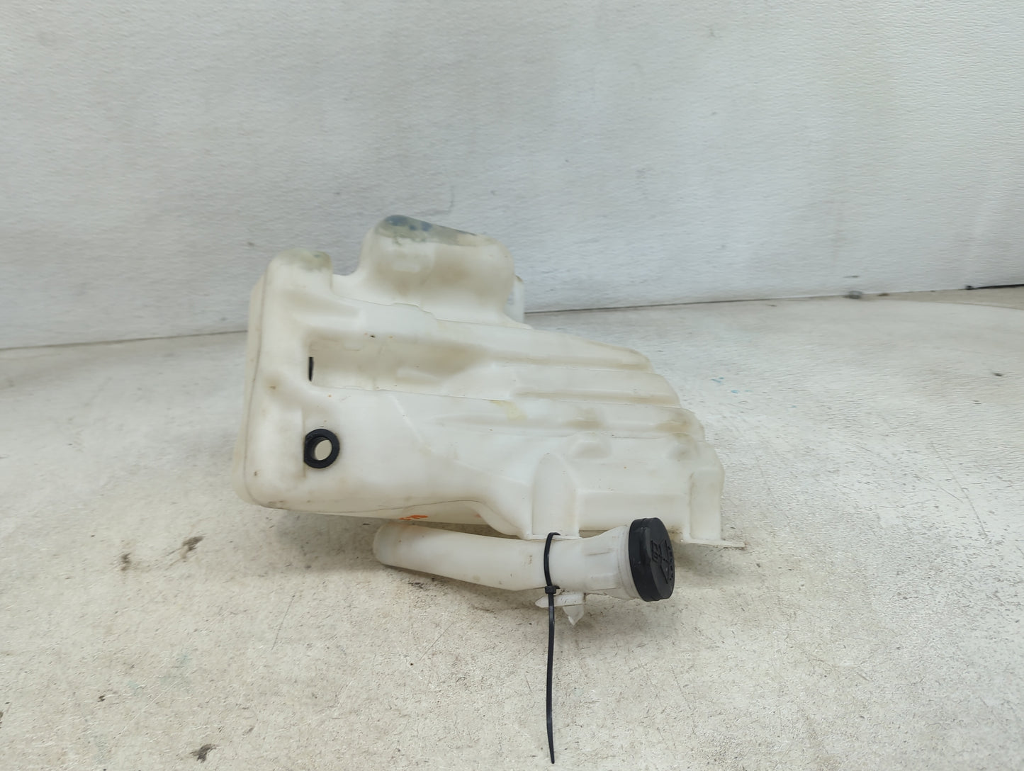 2010-2016 Buick Lacrosse Windshield Washer Fluid Reservoir Bottle Oem 1474079 - Oemusedautoparts1.com