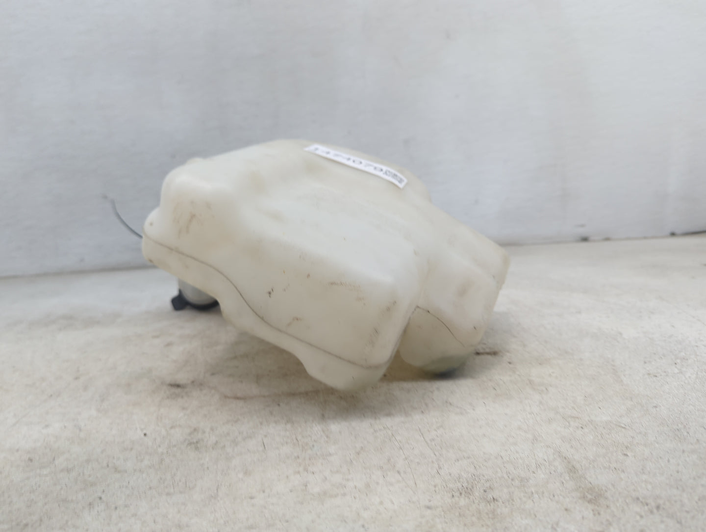 2010-2016 Buick Lacrosse Windshield Washer Fluid Reservoir Bottle Oem 1474079 - Oemusedautoparts1.com