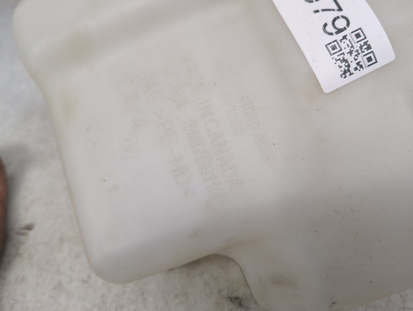 2010-2016 Buick Lacrosse Windshield Washer Fluid Reservoir Bottle Oem 1474079 - Oemusedautoparts1.com