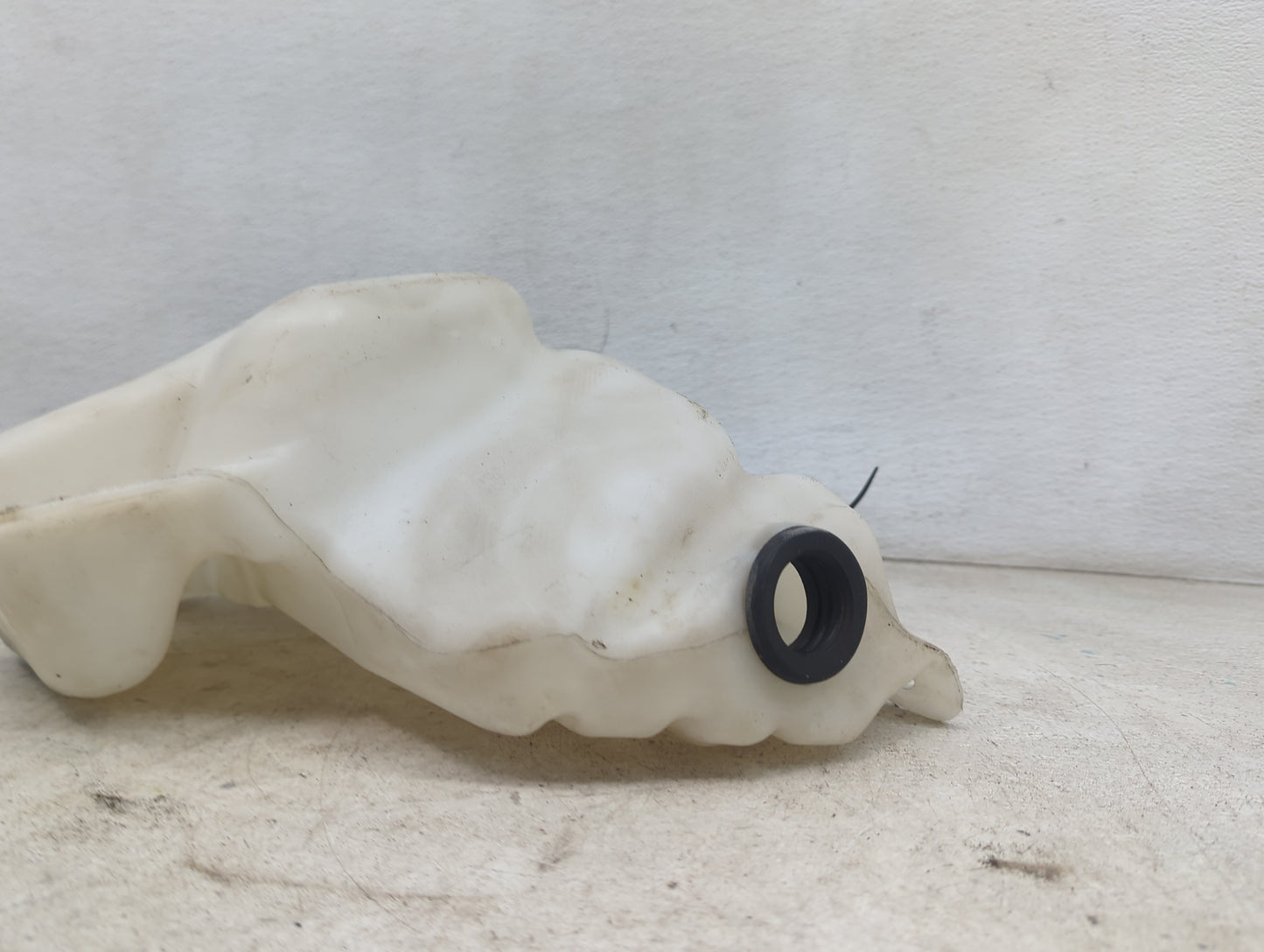 2010-2016 Buick Lacrosse Windshield Washer Fluid Reservoir Bottle Oem 1474079 - Oemusedautoparts1.com