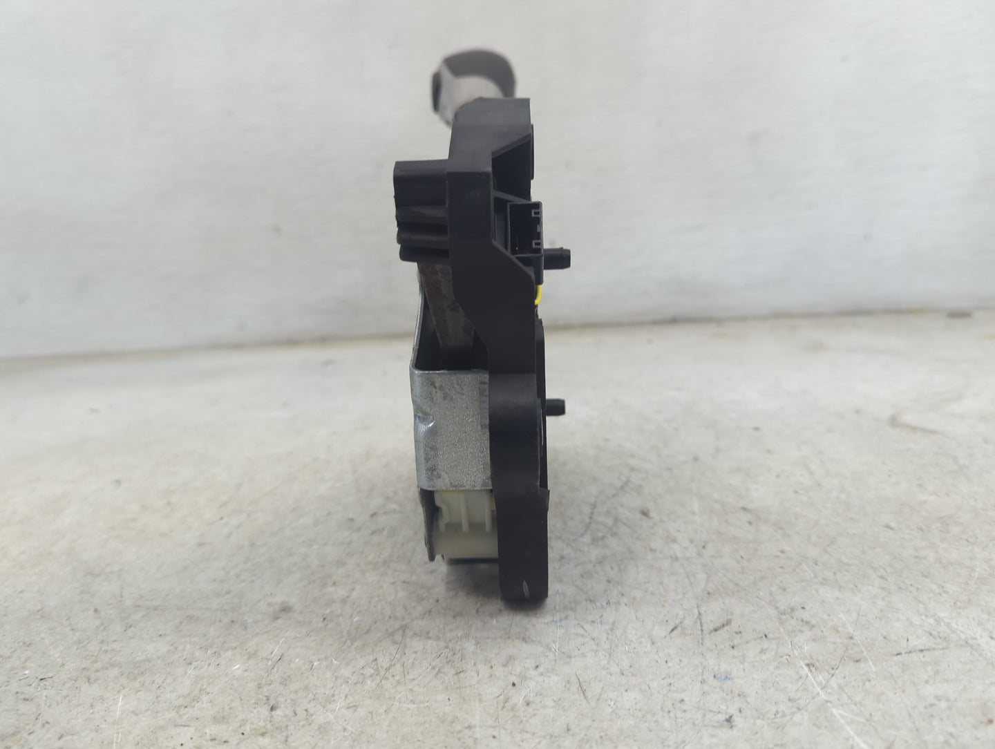 2016 Buick Lacrosse Floor Console Assembly Shifter - Oemusedautoparts1.com