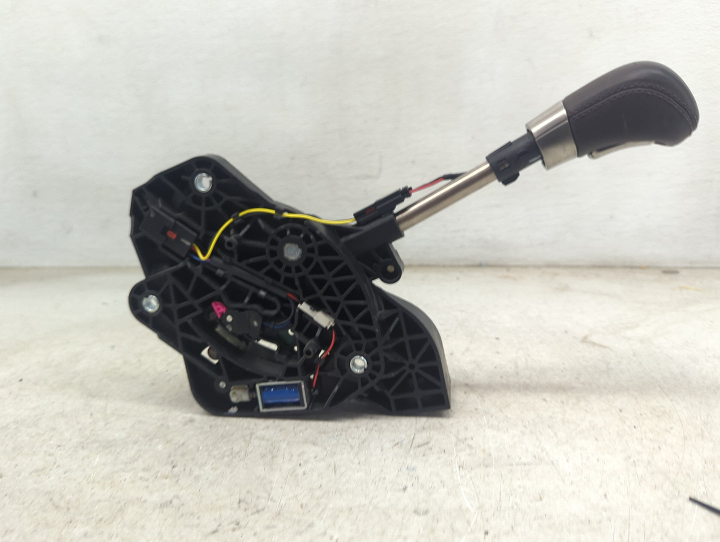 2016 Buick Lacrosse Floor Console Assembly Shifter - Oemusedautoparts1.com