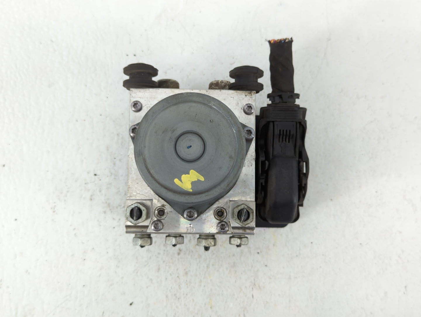 2016 Buick Lacrosse ABS Pump Control Module Replacement P/N:23321783 Fits Fits 2017 OEM Used Auto Parts - Oemusedautoparts1.