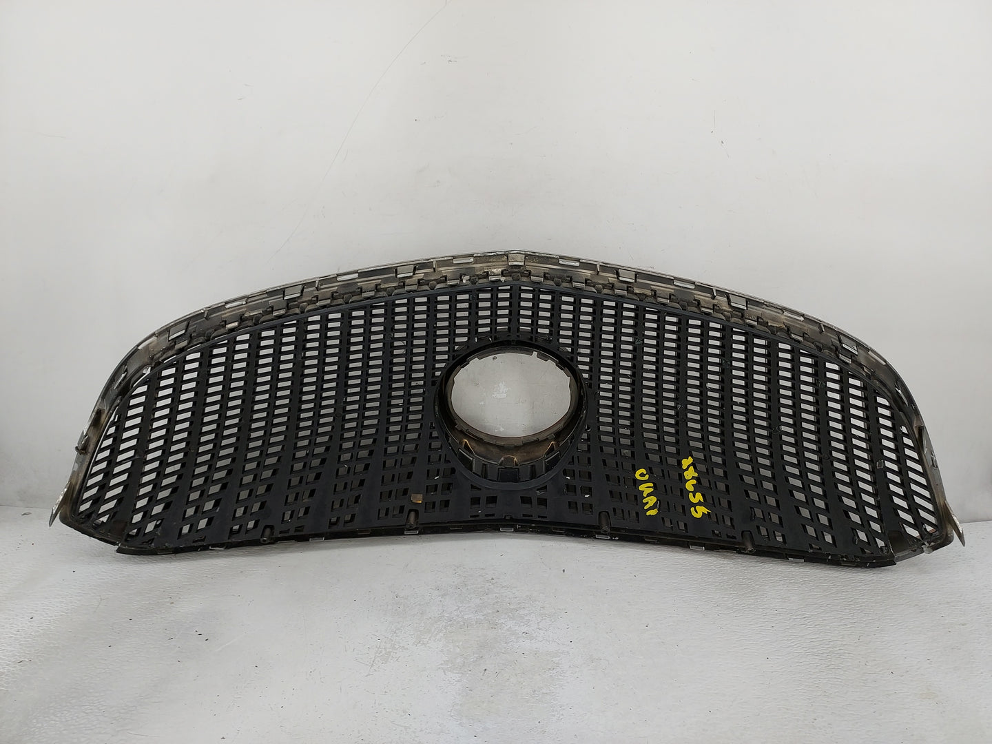 2014-2016 Buick Lacrosse Front Grille Bumper Not Included - Oemusedautoparts1.com