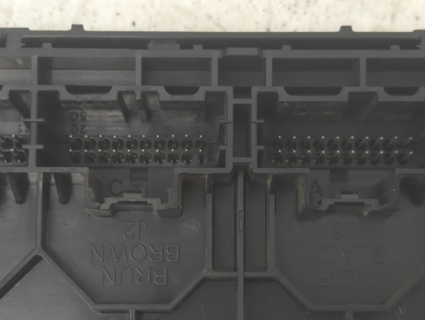 2015-2017 Buick Regal Body Control Module Bcm Inner Cabin Fuse Box - Oemusedautoparts1.com