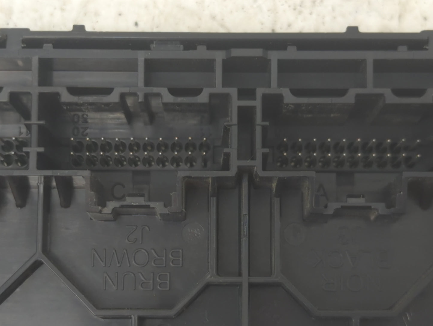 2015-2017 Buick Regal Body Control Module Bcm Inner Cabin Fuse Box - Oemusedautoparts1.com