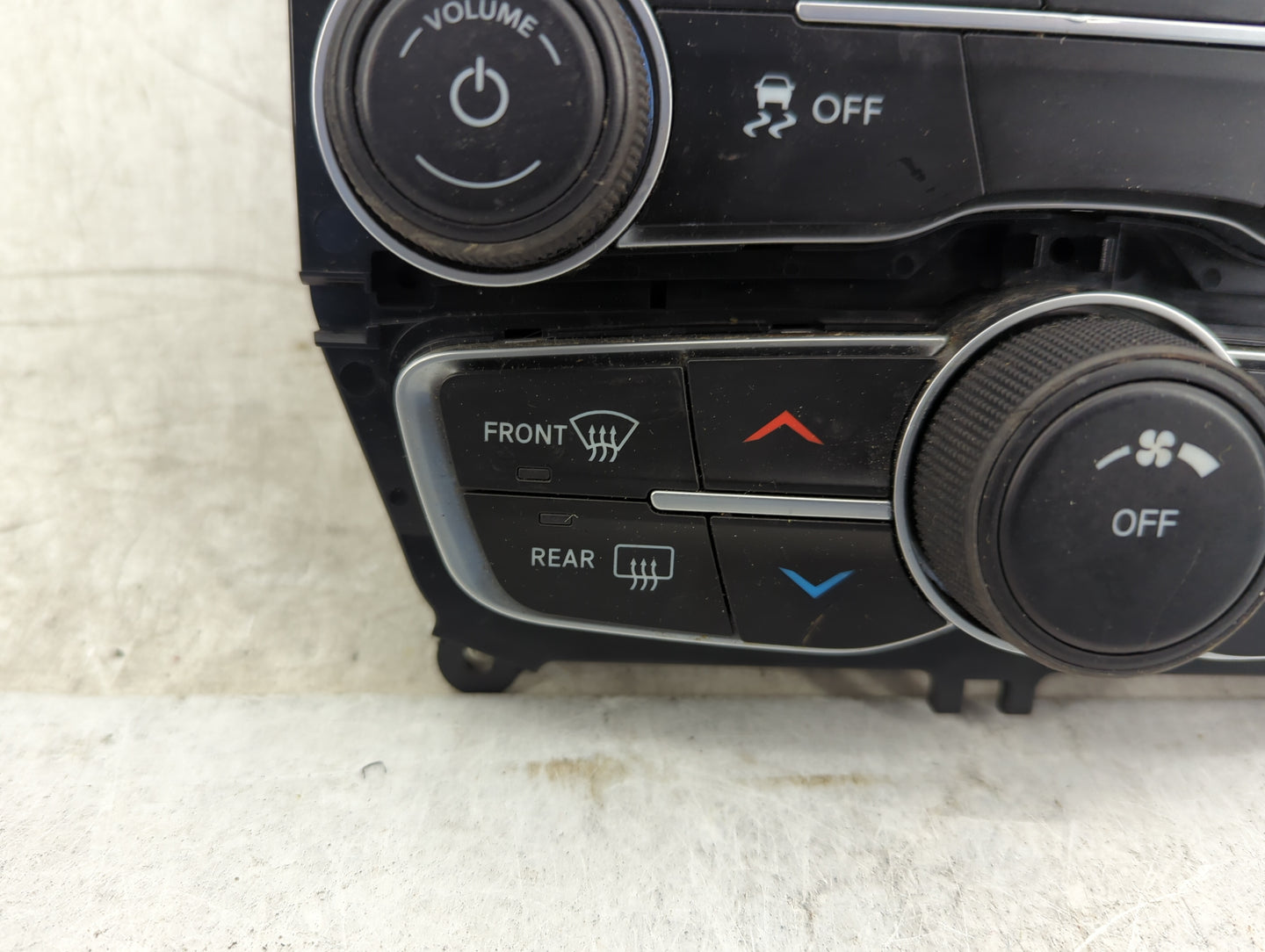 2014-2016 Buick Regal Climate Control Module Temperature AC/Heater Replacement P/N:P68293615AD 30650115 Fits Fits 2014 2015 
