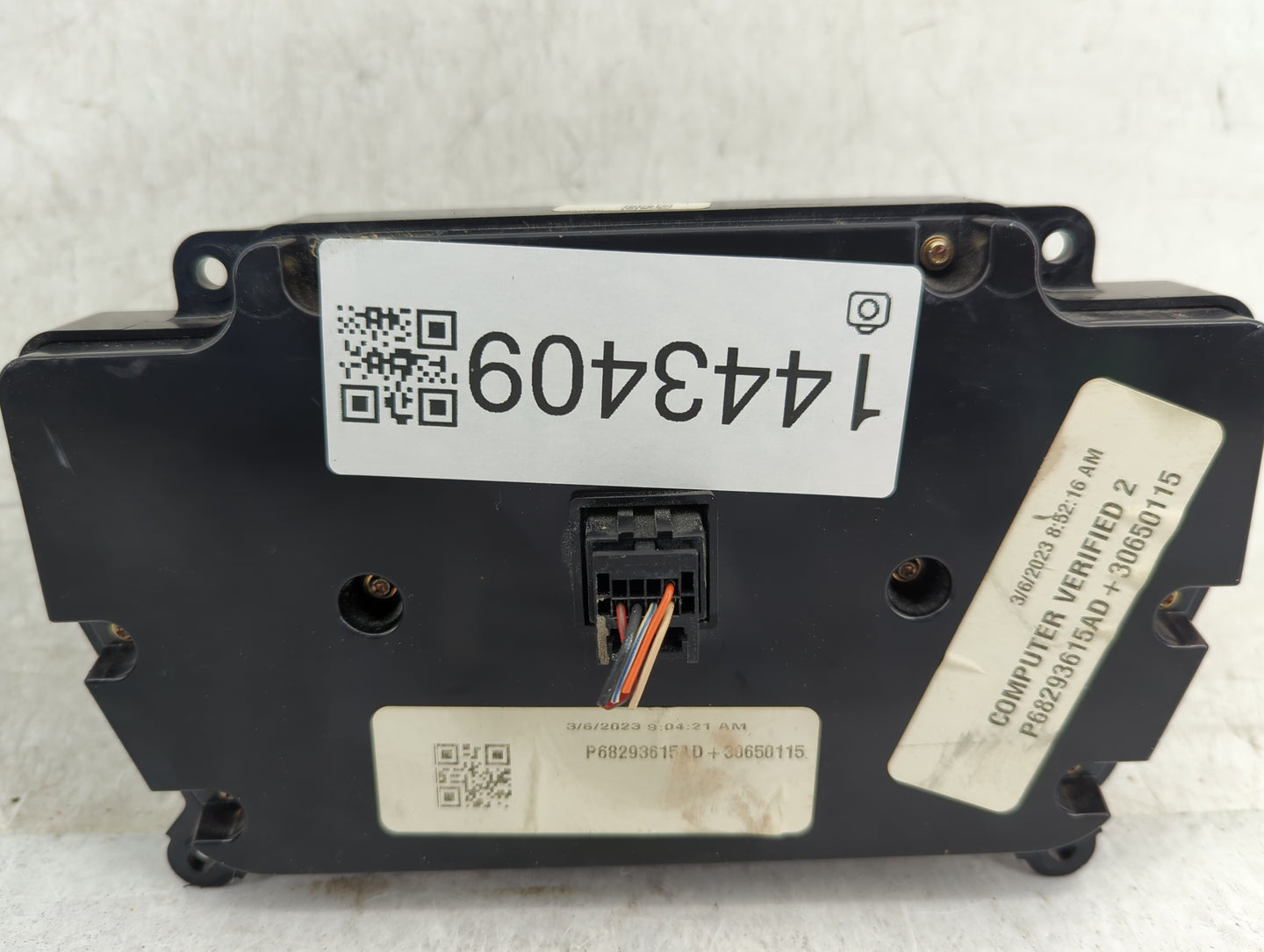 2014-2016 Buick Regal Climate Control Module Temperature AC/Heater Replacement P/N:P68293615AD 30650115 Fits Fits 2014 2015 